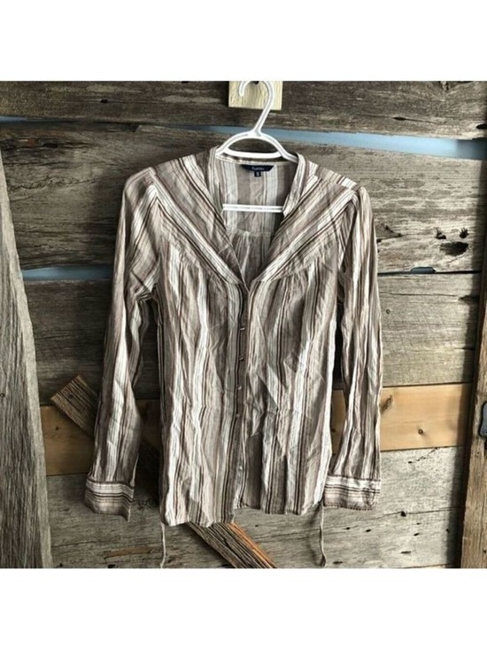 Reitmans Tops - REITMANS size Med Tan striped button down blouse